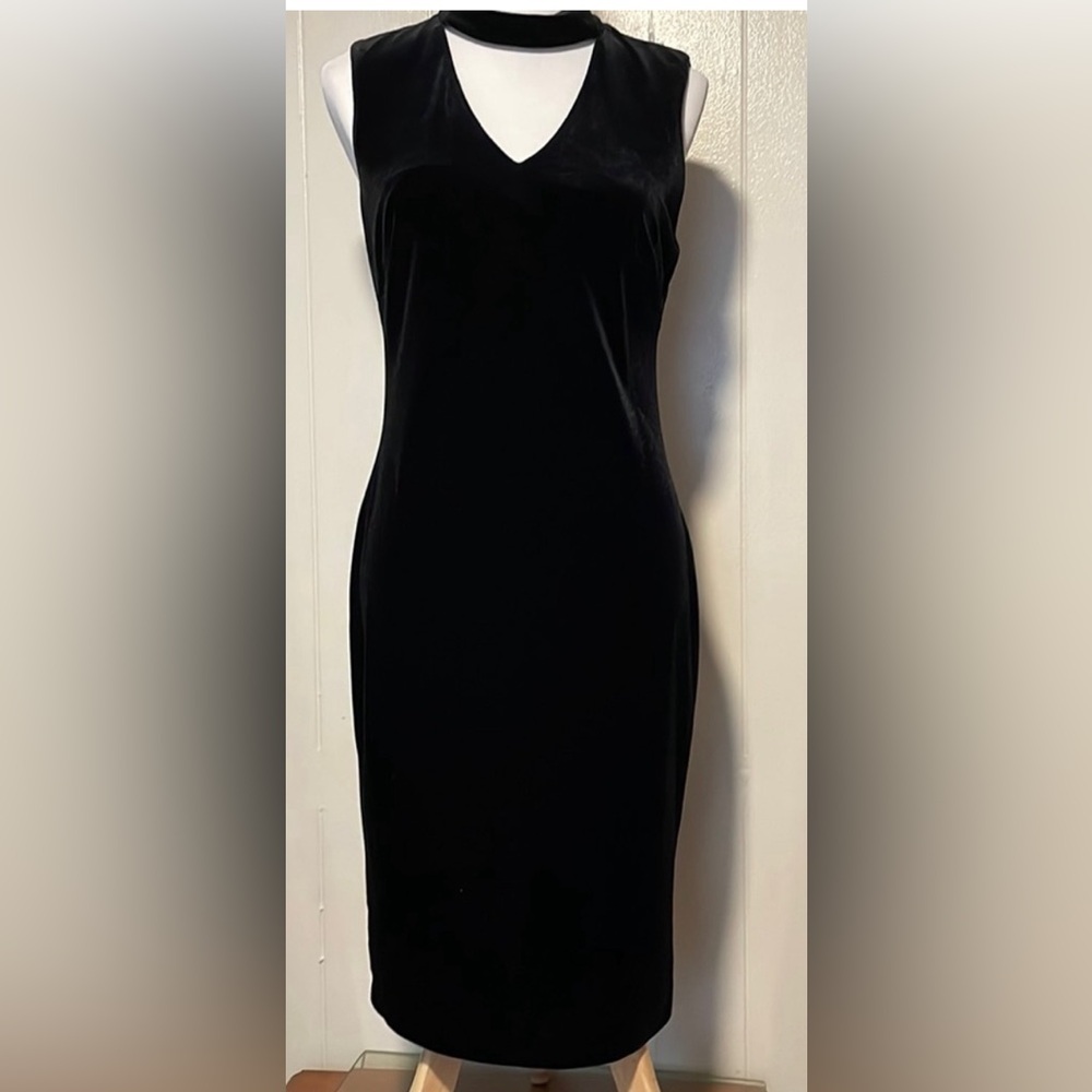 Calvin Klein Black Velvet Sleeveless Dress Size 10 V-Neck Choker Cocktail Sheath